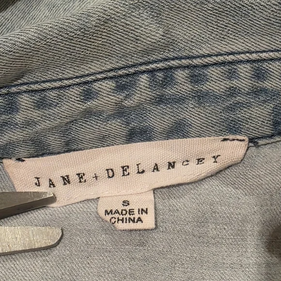 Jane & Delancey Light Wash Denim Button(snap)-Up Shirt. Sz Small. - Picture 7 of 8